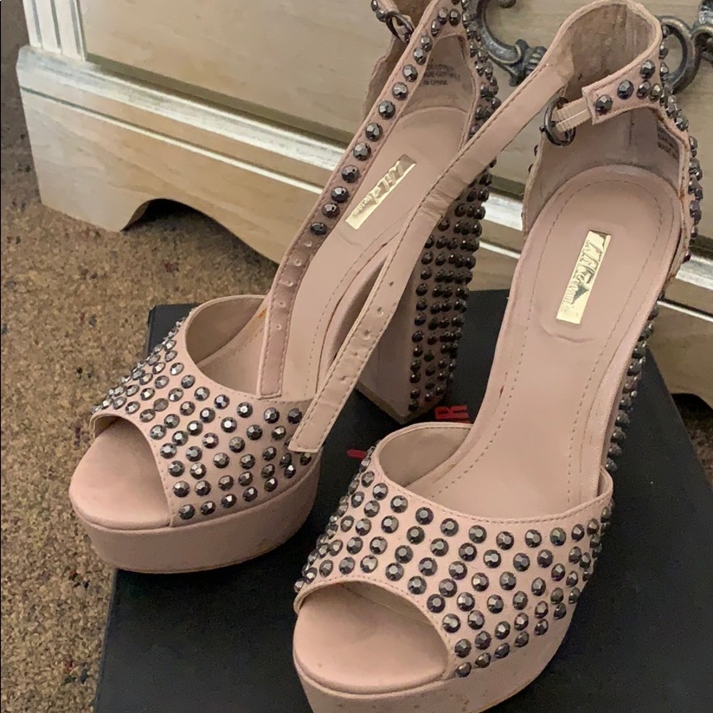 Shoe